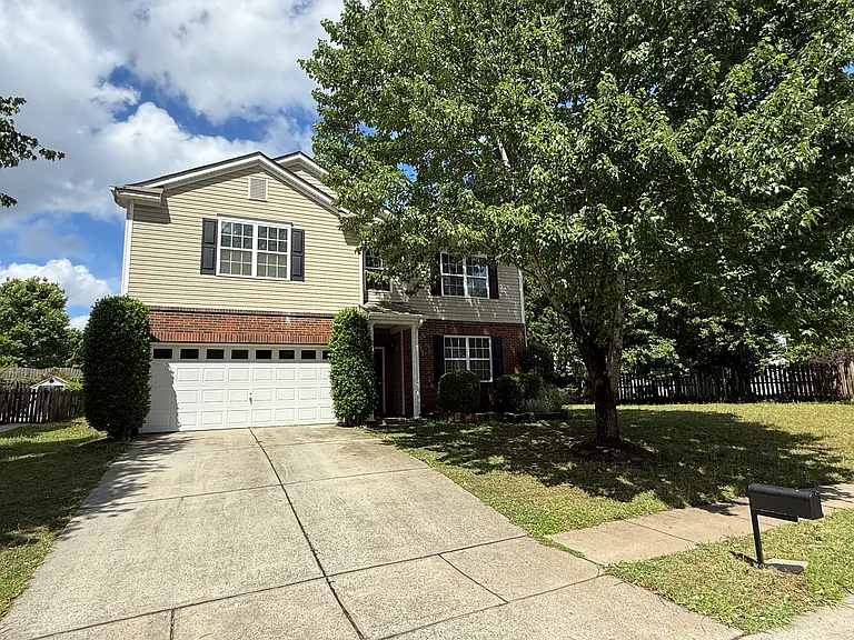 2223 Savannah Hills Dr — Photo 1
