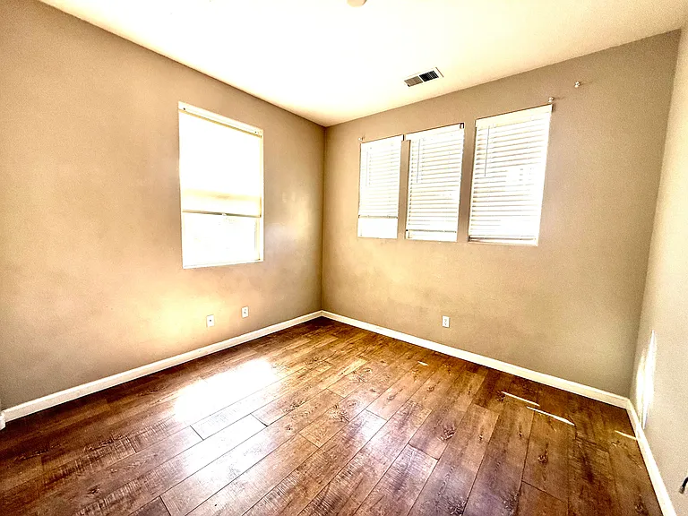 1730 Hemlock Ct — Photo 12