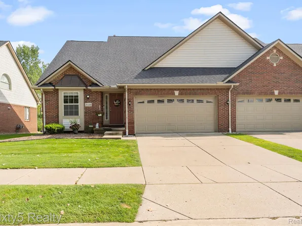 20248 Doves Pointe Dr, Brownstown, MI 48174