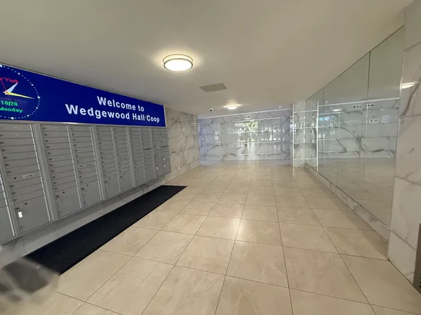 2580 Ocean Parkway image 4 of 22