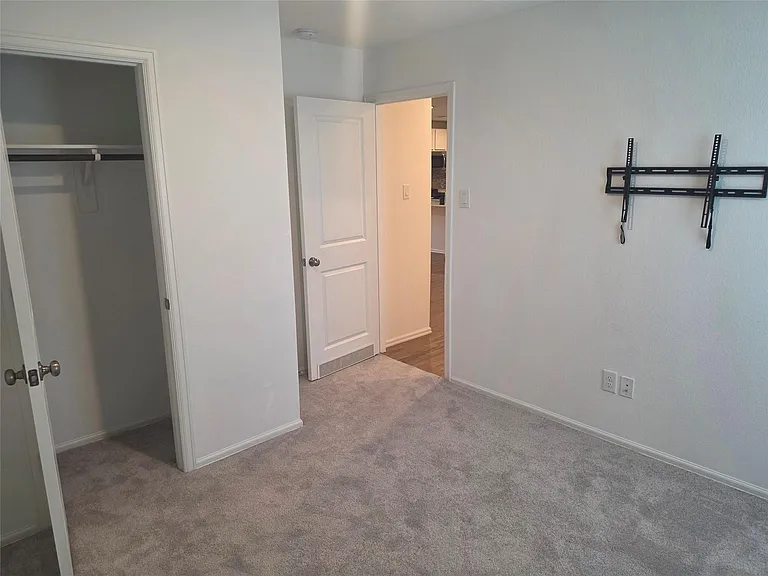 7202 Clover Chase Dr — Photo 16