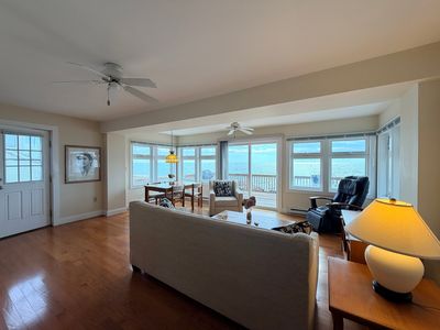 2 Cambridge Court, East Haven, CT, 06512