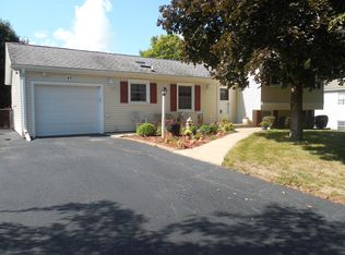 49 Yellowstone Dr, West Henrietta, NY 14586