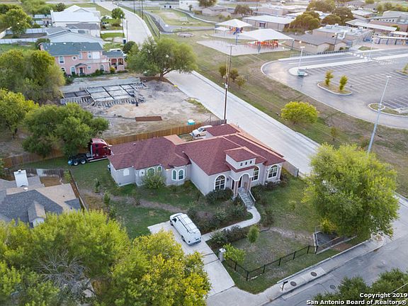 4th image of 1726 Larkspur Dr