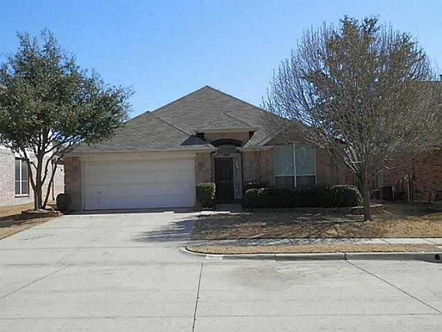1st image of 2000 Oak Hollow Dr