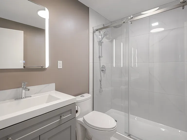 2555 Tuohey Ave — Photo 4