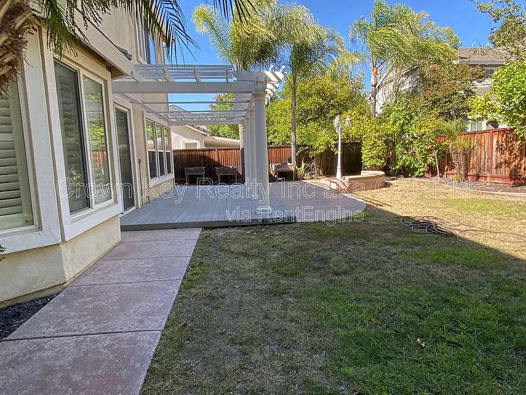 1030 Eastlake Cir — Photo 36
