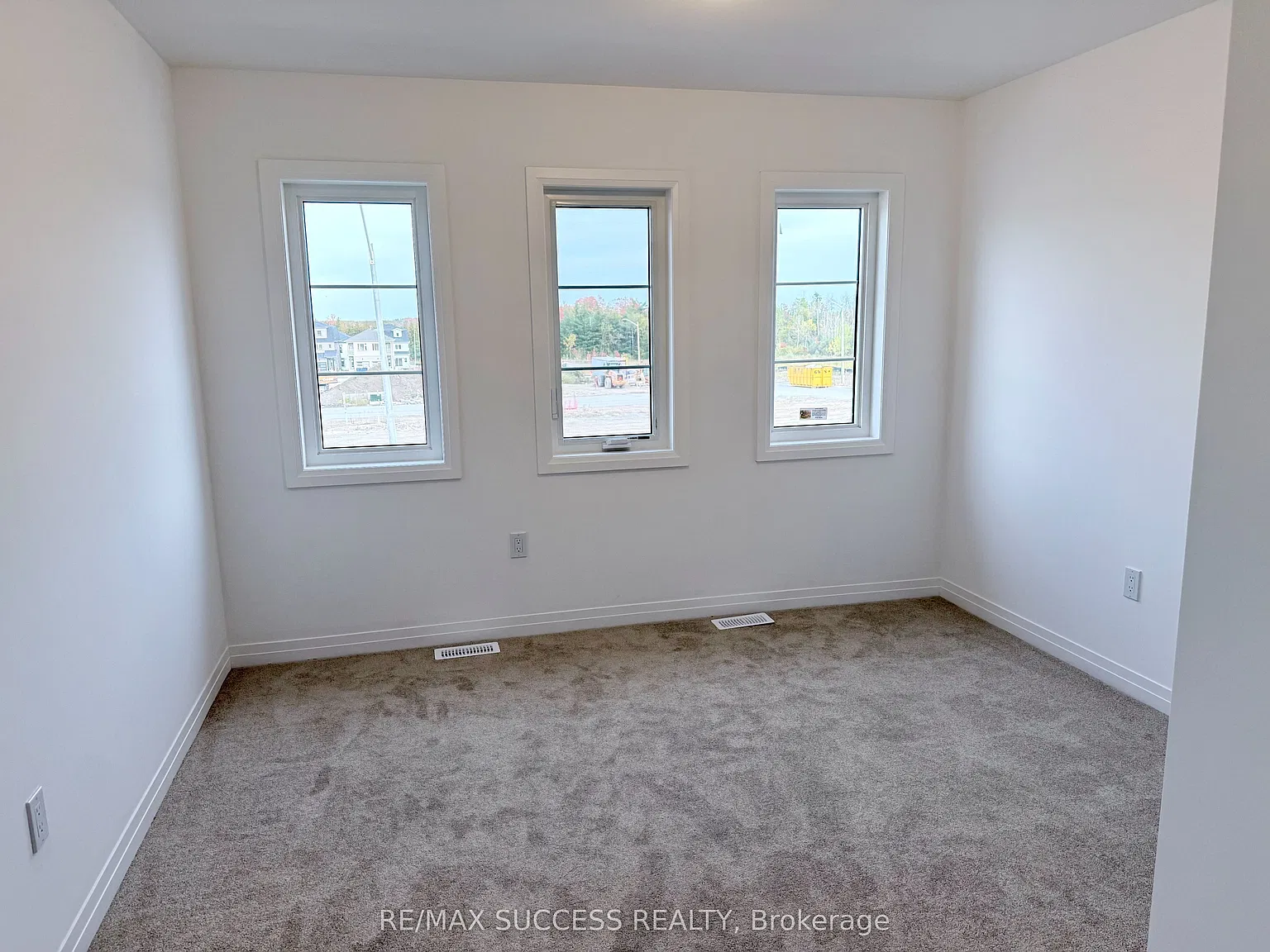 4 bed, $3,200 — Photo 3