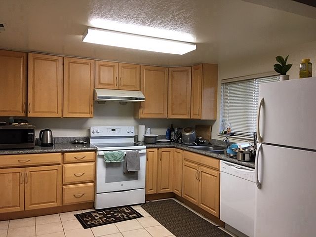 2nd image of 22484 Riverside Dr APT 5