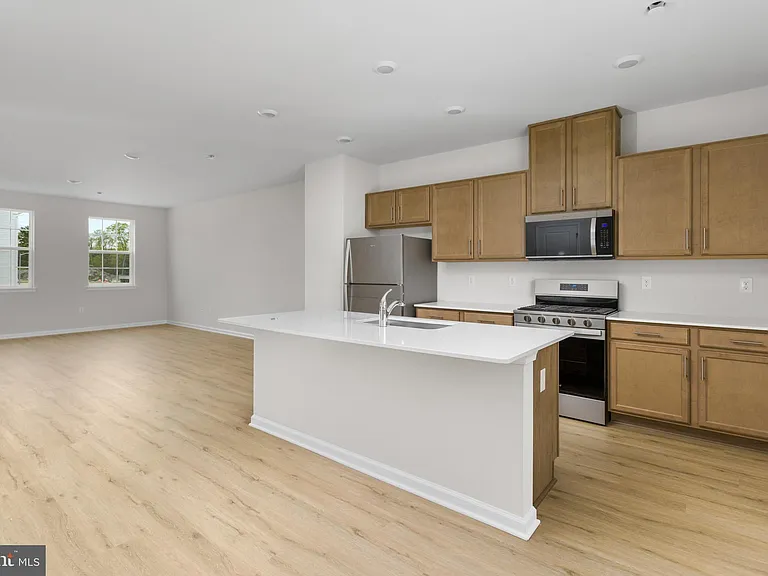 107 Clinton St — Photo 15