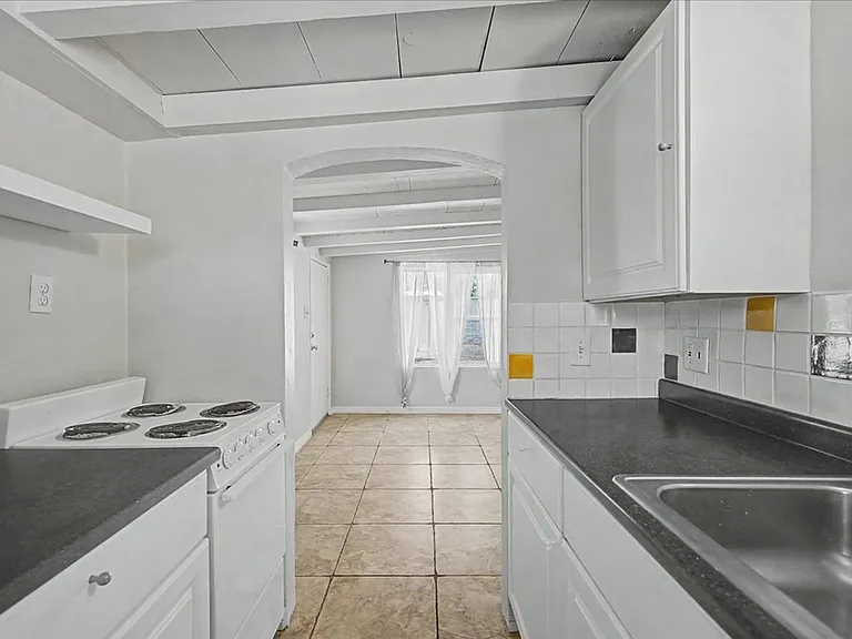 2120 E Silver St #B — Photo 12