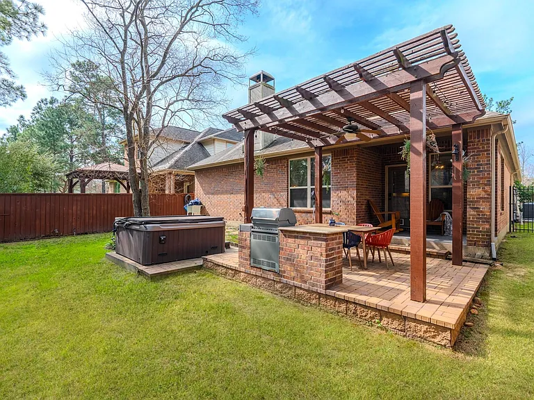 14 Arrowfeather Pl — Photo 41
