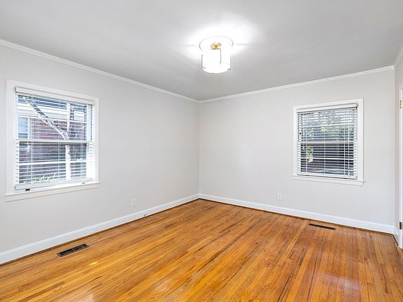 3rd image of 515 W Calhoun St