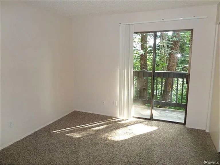 10819 NE 37th Pl #101 — Photo 11