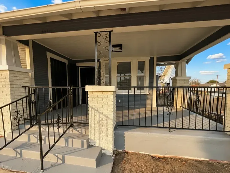 2623 W Houston St — Photo 19