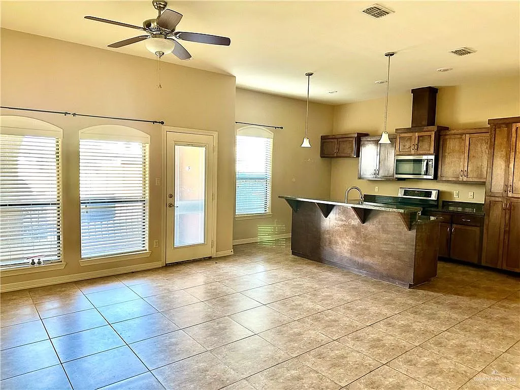 2 bed, 2.0 bath, 1209 sqft, $1,000 — Photo 3