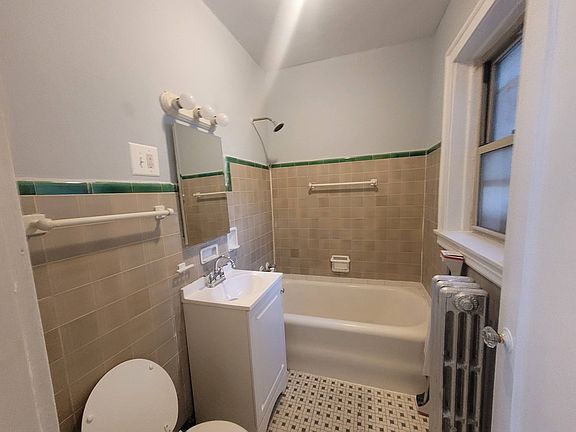 3rd image of 2232-48 W Farwell Ave #17565504