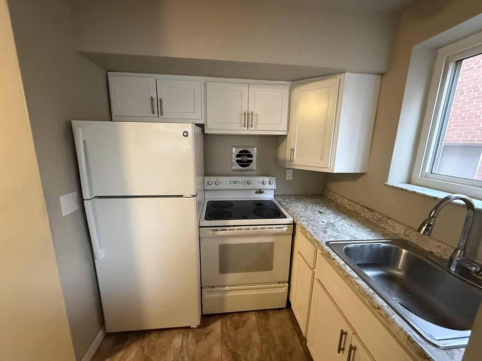 1st image of 3006 Lafayette Ave APT 11