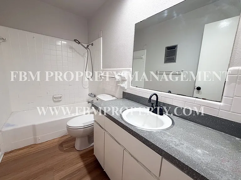 518 N Rogers St #202 — Photo 17