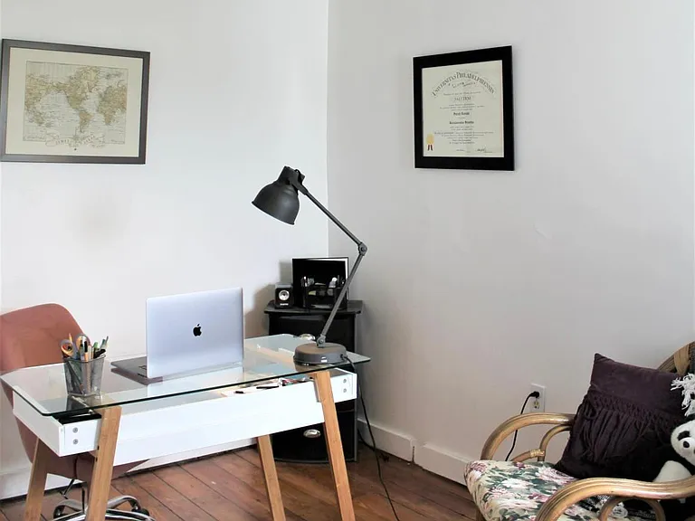 Medium sized bedroom