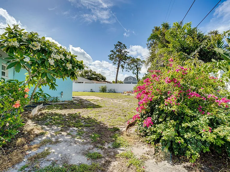 1900 Neptune Dr #ID1546047P — Photo 17