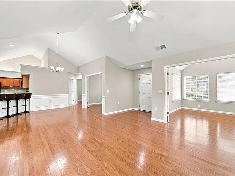 3204 Village Ln — Photo 9