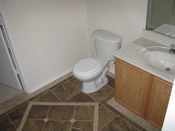 5th image of 1306 Caroline Dr