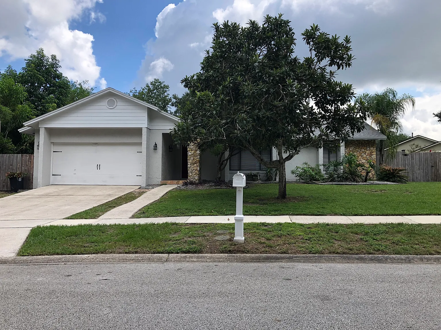 5 bed, 1958 sqft, $2,985 — Photo 2