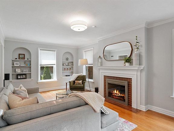 4th image of 7442 Wellington Ave