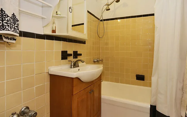 Sold by Keller Williams Realty Landmark | media 19