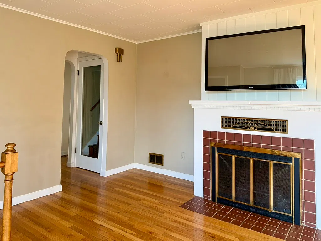 3 bed, 2520 sqft, $3,500 — Photo 3