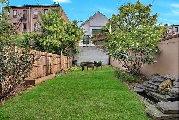 Rented by Compass | media 7