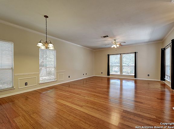 5th image of 7518 Acorn Bend Dr