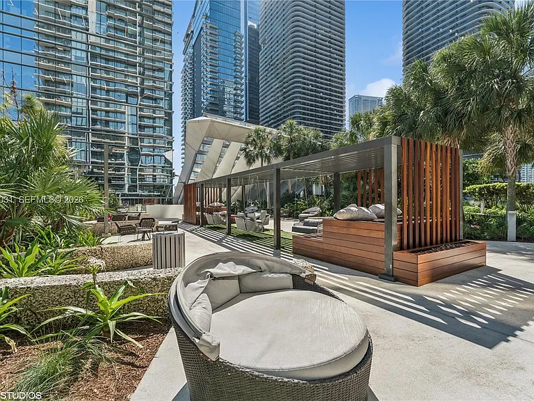 88 SW 7th St #1804 — Photo 9