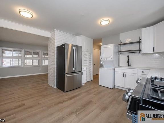 4th image of 118 Colonia Blvd