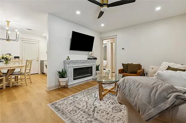 2 bed, 1.0 bath, 700 sqft, $1,750 — Photo 3