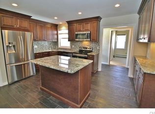 26 Burbank Ave, Stratford, CT 06614