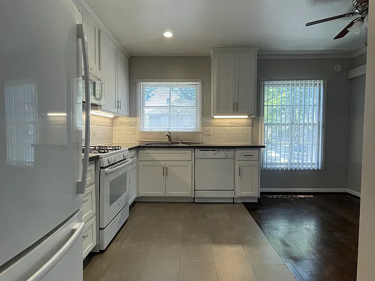 2237 N St #B — Photo 9