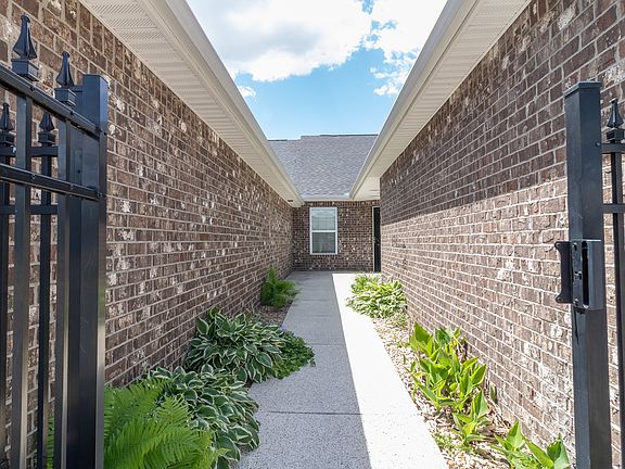 4th image of 395 Devon Chase Hl Unit 3503