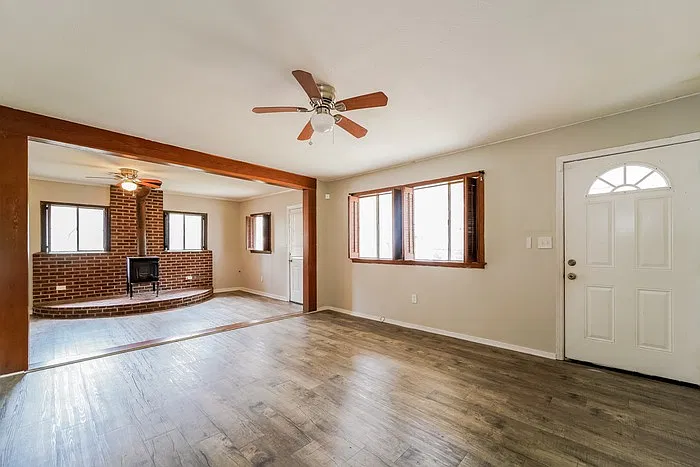 3 bed, 2.0 bath, 1352 sqft, $1,195 — Photo 3