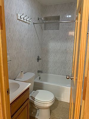5th image of 41 Essex St APT 5