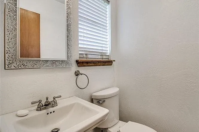 648 W Beam Ave — Photo 5