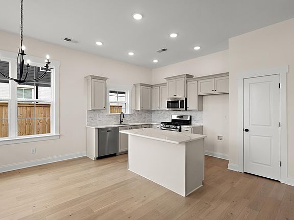 5th image of 6050 Daffodil Ln