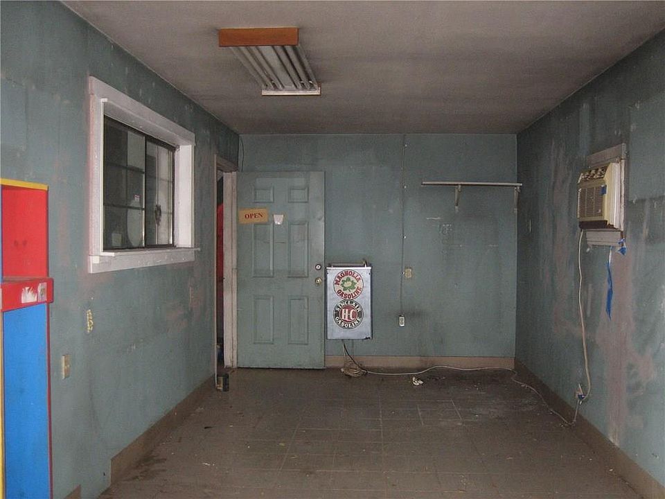 2nd image of 5709 Ridge Ln