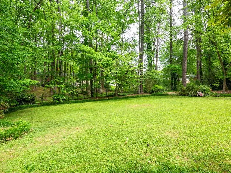 2852 Talisman Ct NE — Photo 24