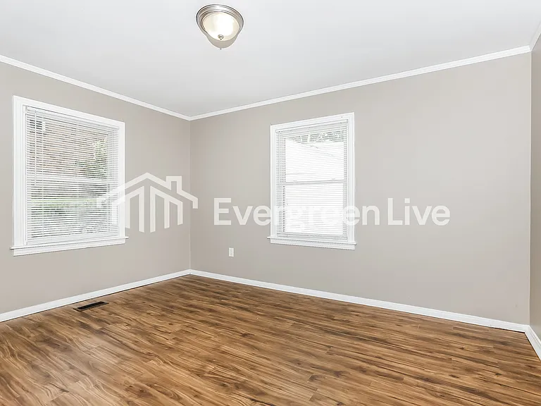 4612 Augusta St — Photo 9