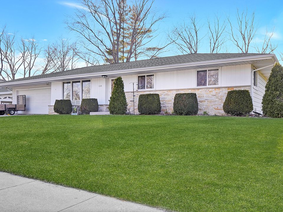 1st image of 2208 Skyline Dr