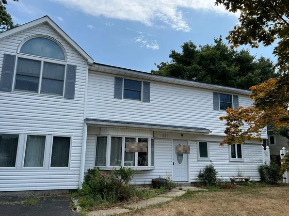 671 Saint George Ave, North Babylon, NY 11703