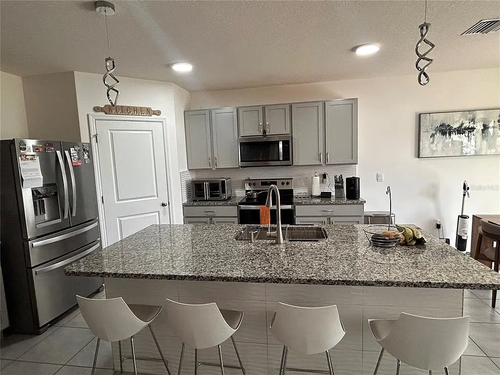 5 bed, 3.0 bath, 2605 sqft, $3,450 — Photo 4