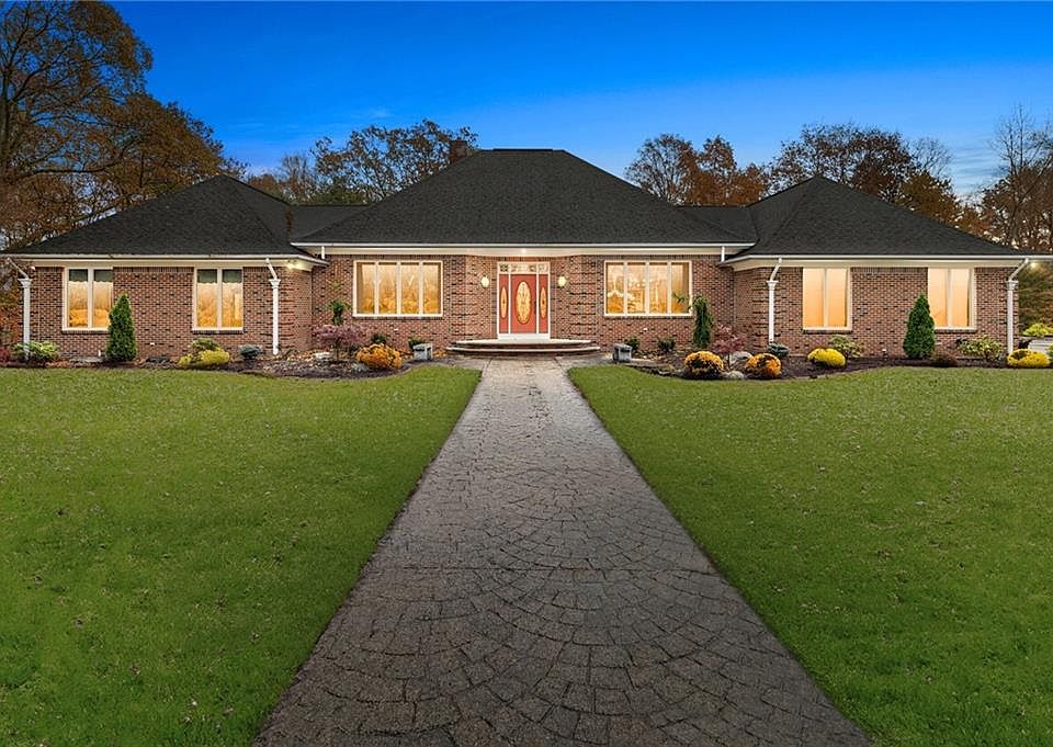 1st image of 25 Fair Oaks Dr